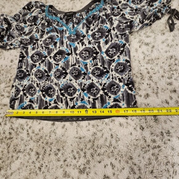 Karen Kane 100% Silk Short Puff Sleeve V-Neck Embellished Blouse SZ X-Small - Picture 9 of 10